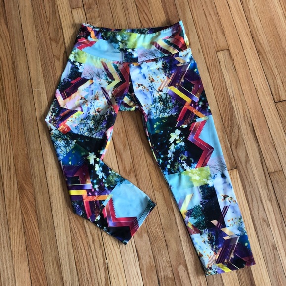 Onzie cropped geometric floral graphic leggings s/m - Picture 1 of 6